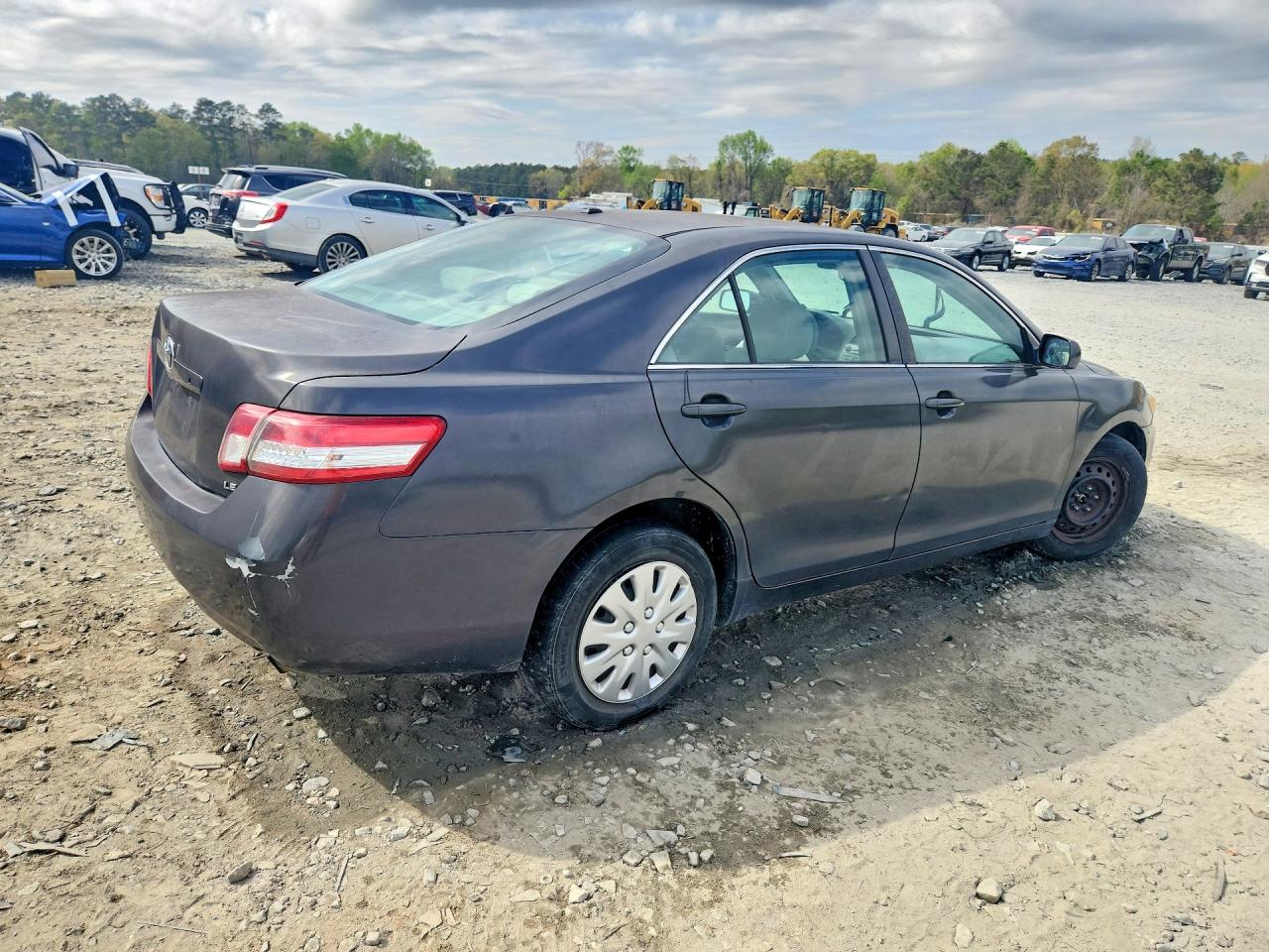 2010 TOYOTA CAMRY LE photo 5
