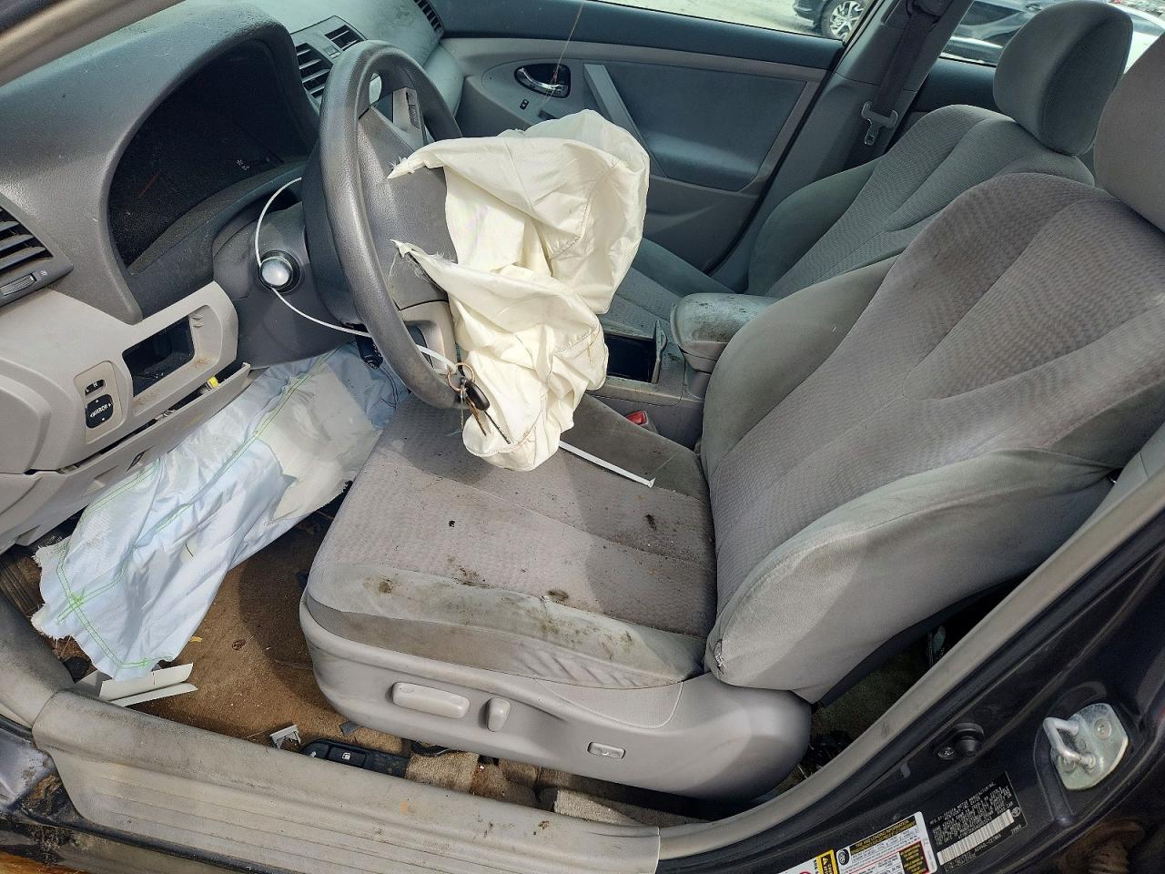 2010 TOYOTA CAMRY LE photo 13