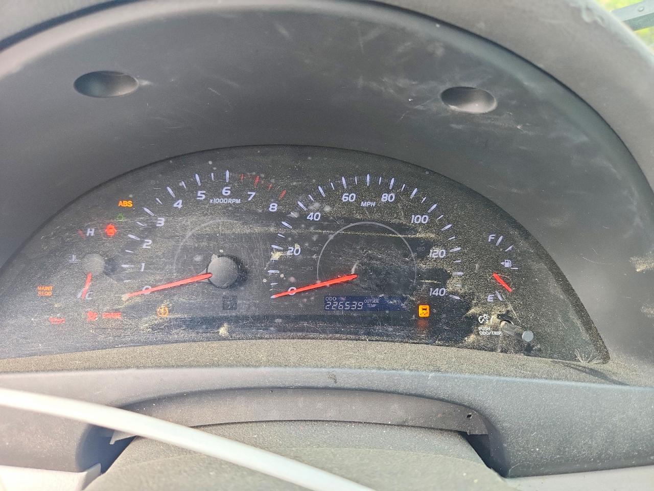 2010 TOYOTA CAMRY LE photo 17