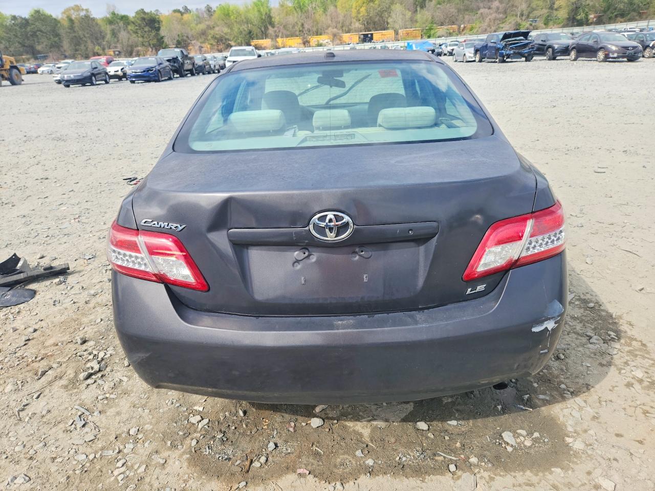 2010 TOYOTA CAMRY LE photo 11