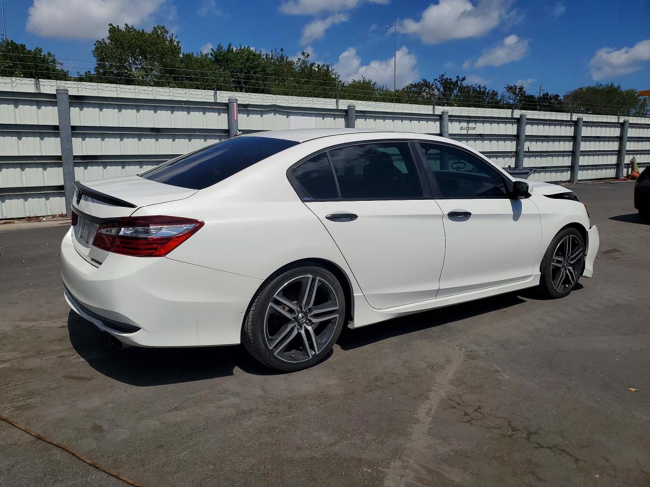 2017 HONDA ACCORD SPORT photo 3