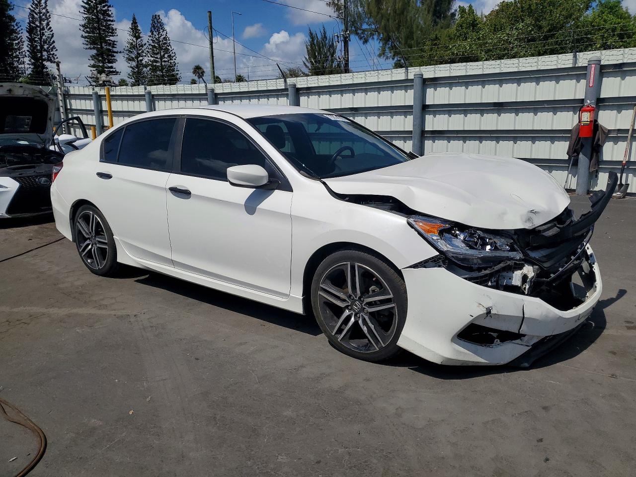 2017 HONDA ACCORD SPORT photo 4