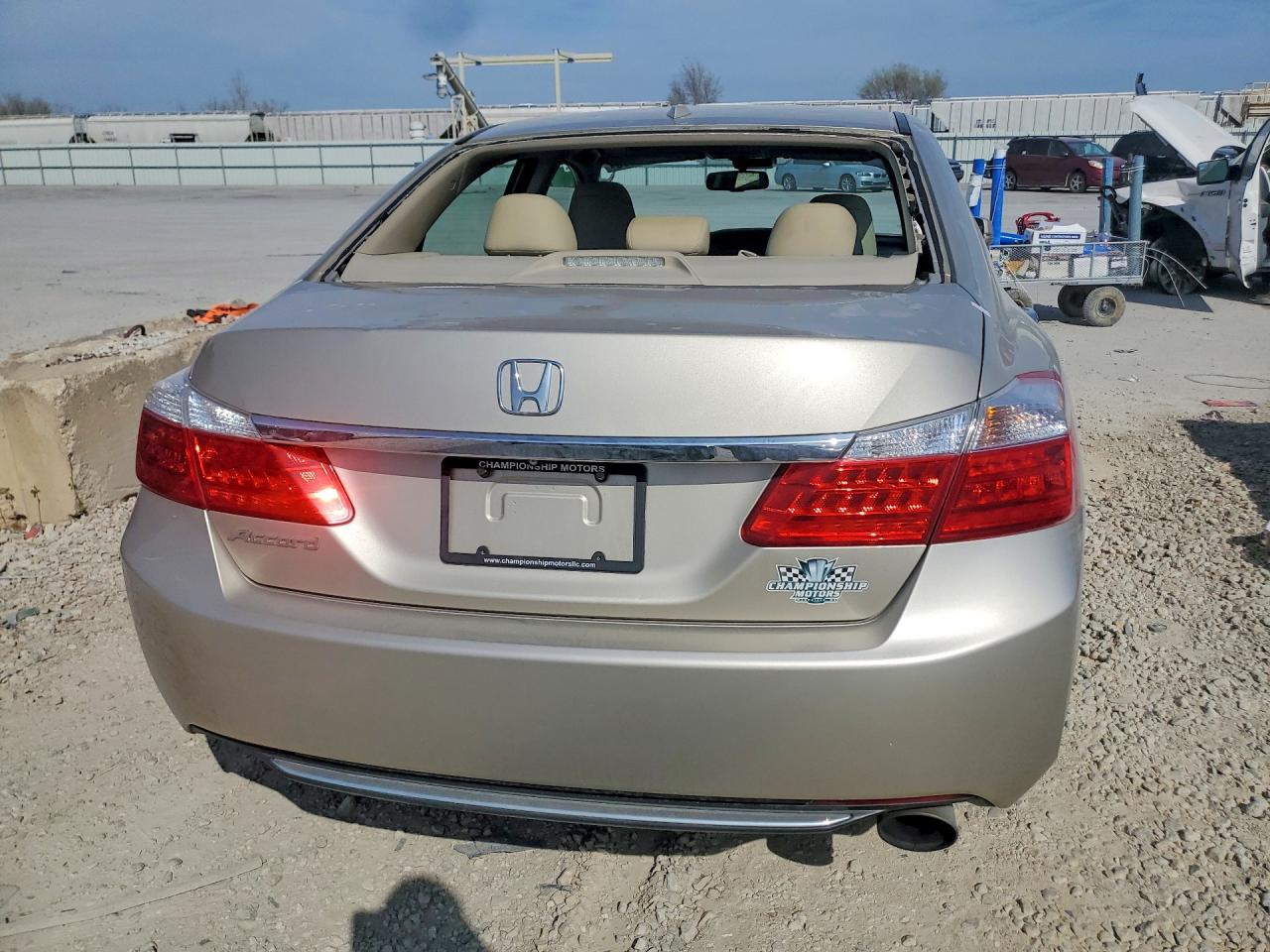 2015 HONDA ACCORD photo 16