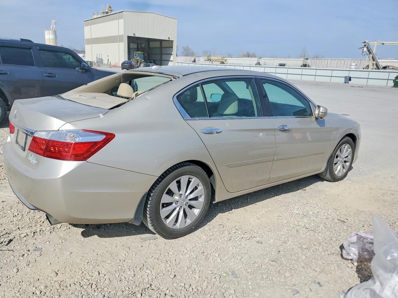 2015 HONDA ACCORD photo 7