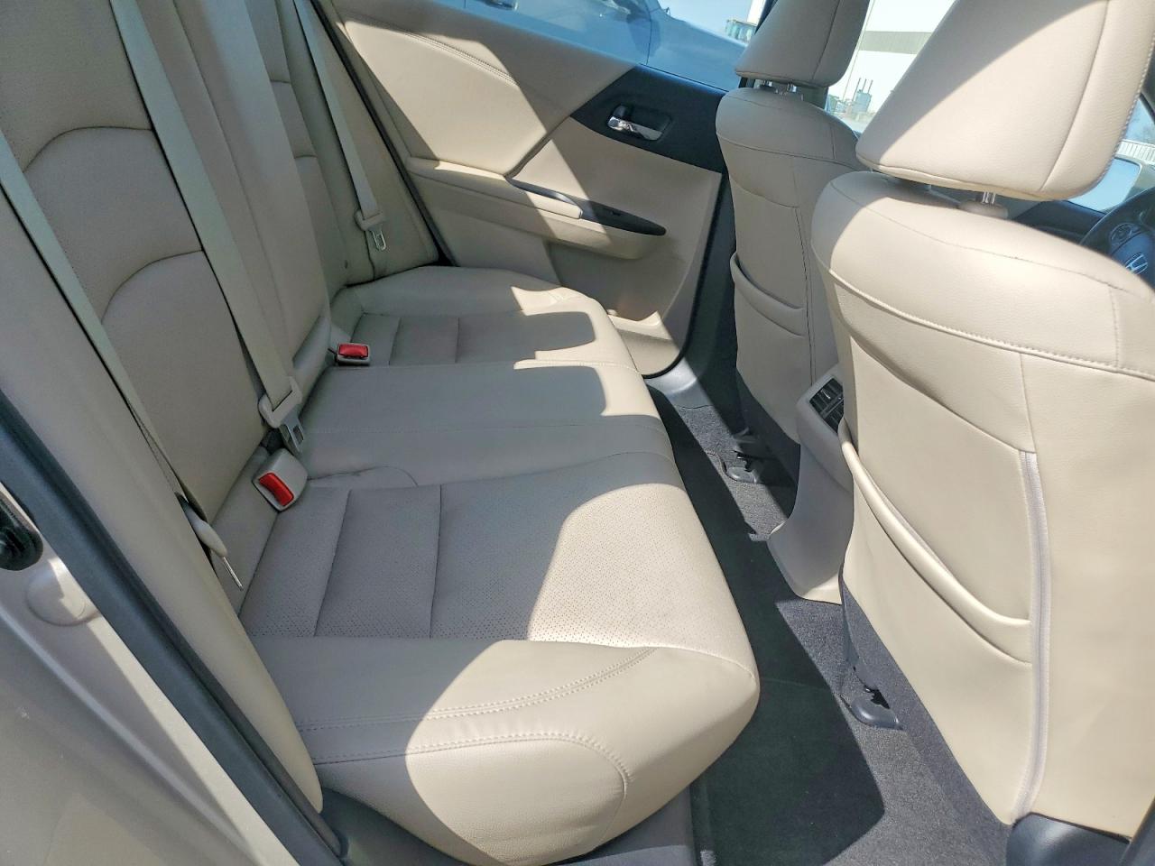 2015 HONDA ACCORD photo 28