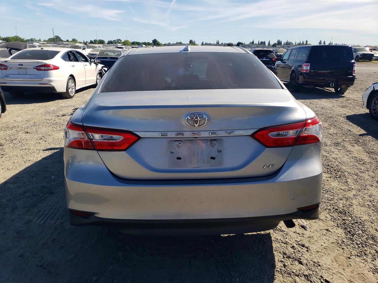 2019 TOYOTA CAMRY LE photo 11