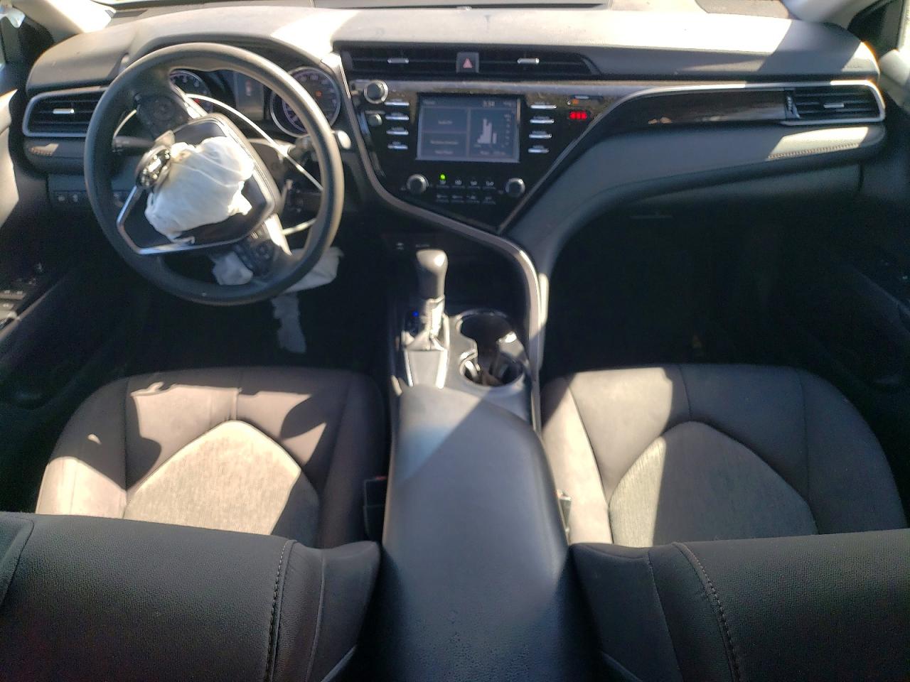 2019 TOYOTA CAMRY LE photo 15