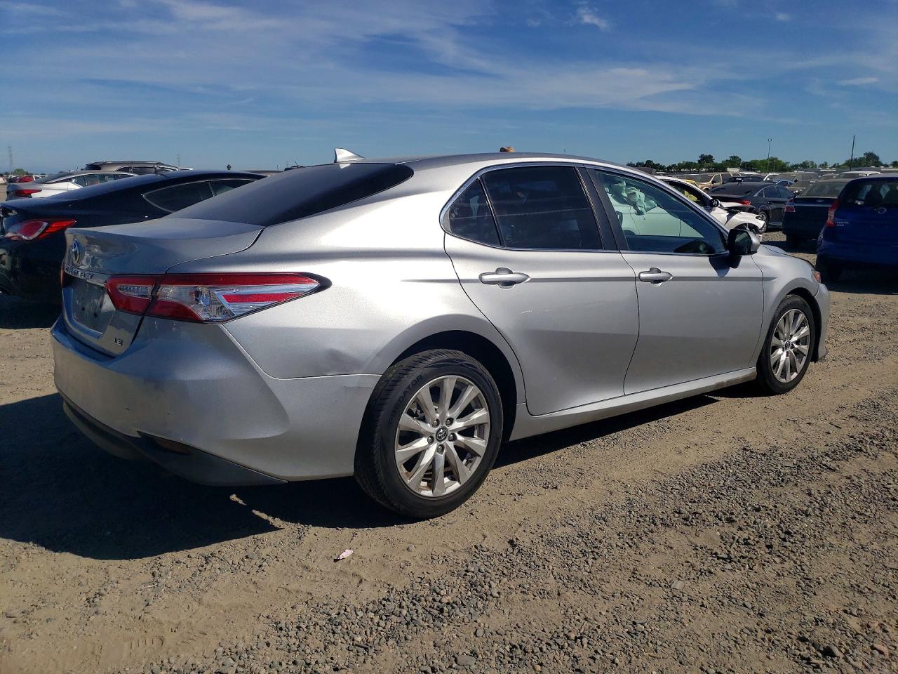 2019 TOYOTA CAMRY LE photo 5