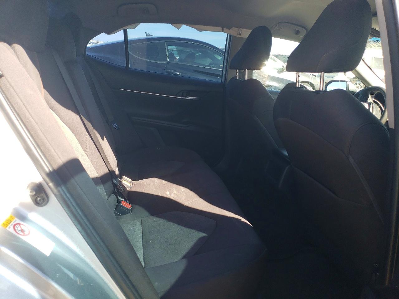 2019 TOYOTA CAMRY LE photo 19