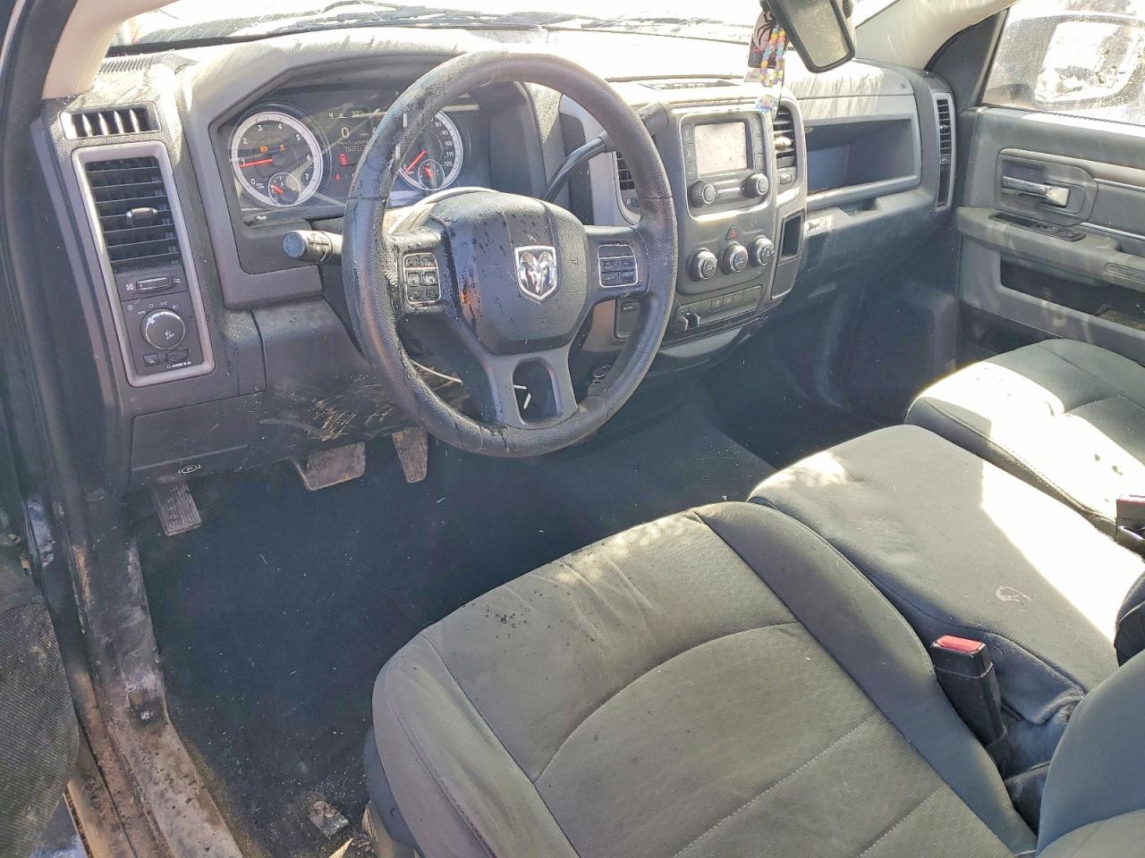 2014 RAM 1500 ST photo 15