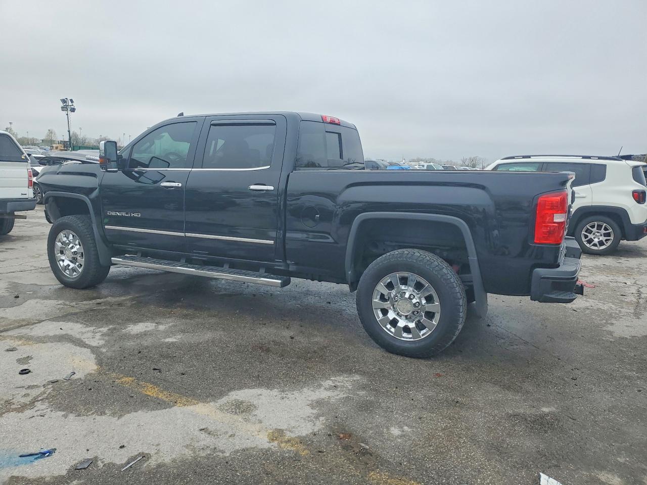 2019 GMC SIERRA K2500 DENALI photo 2