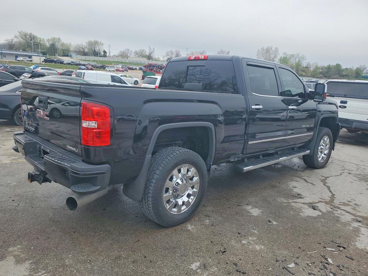 2019 GMC SIERRA K2500 DENALI photo 3