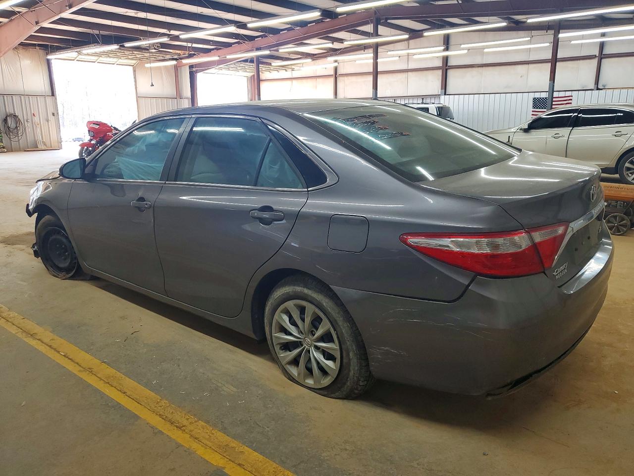 2016 TOYOTA CAMRY LE photo 3