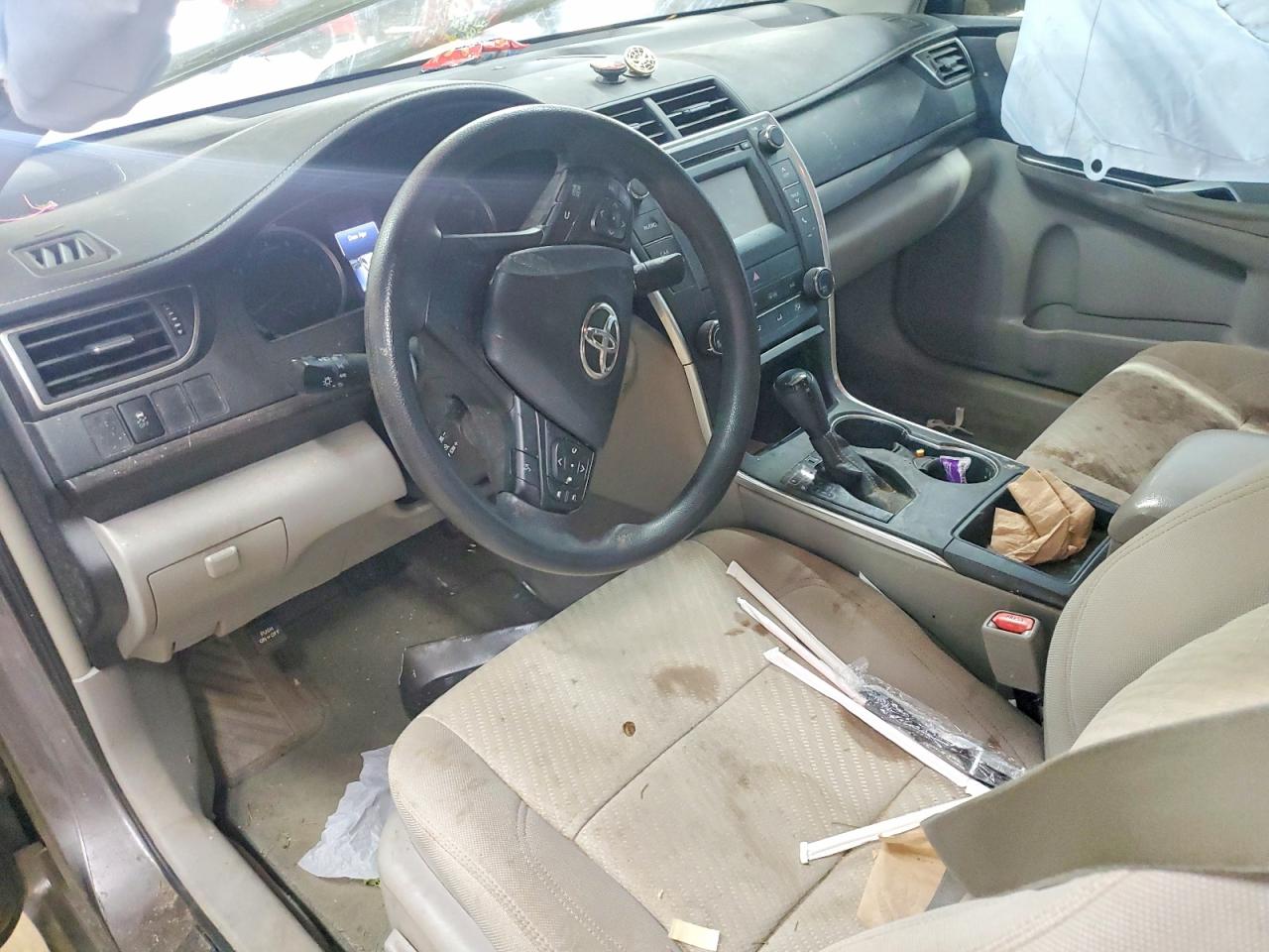2016 TOYOTA CAMRY LE photo 15
