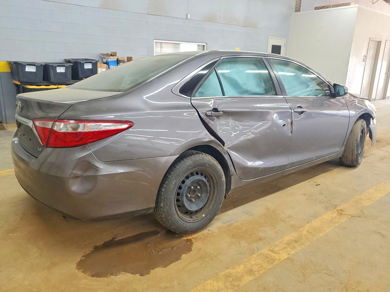 2016 TOYOTA CAMRY LE photo 5