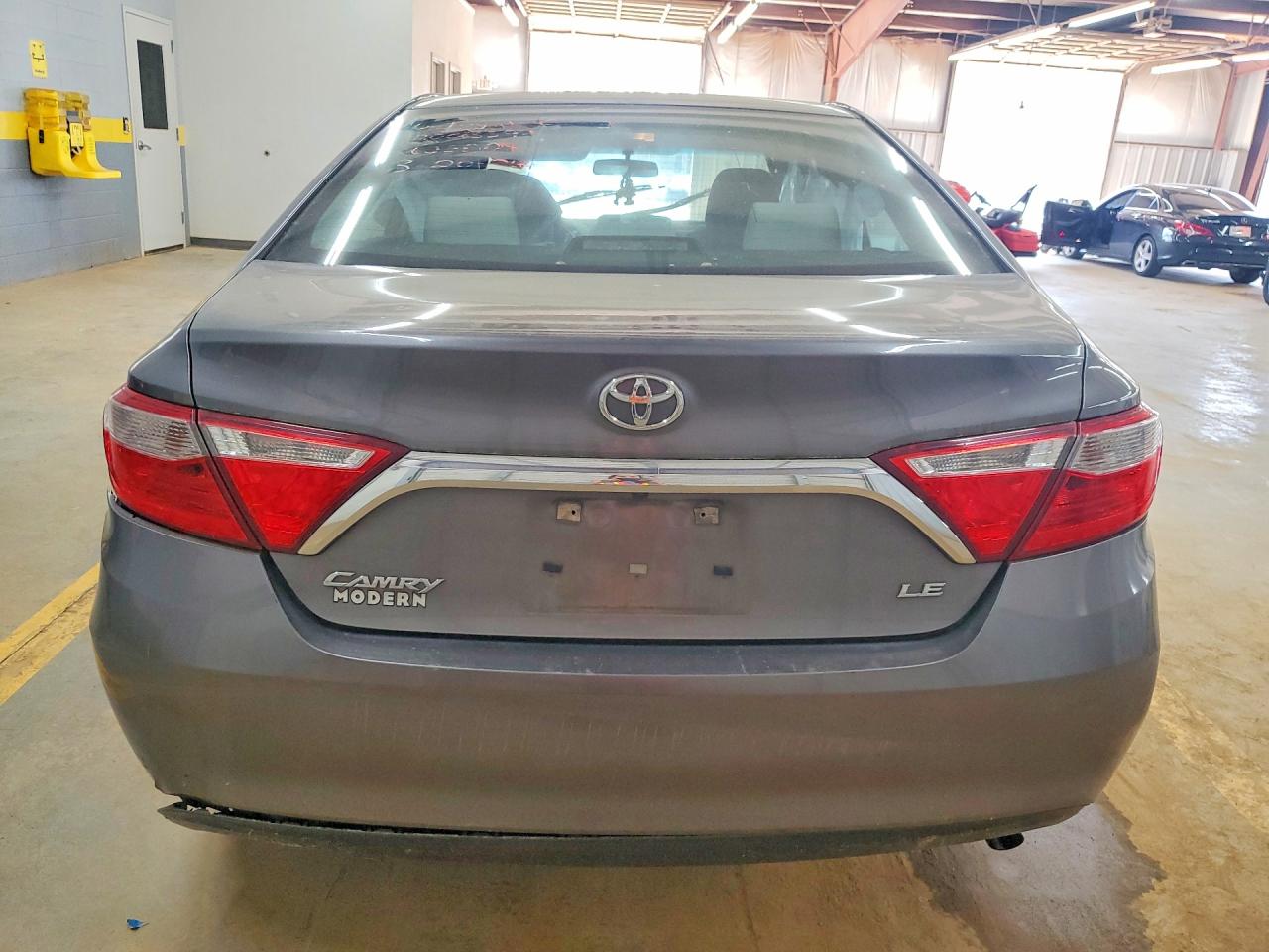 2016 TOYOTA CAMRY LE photo 11