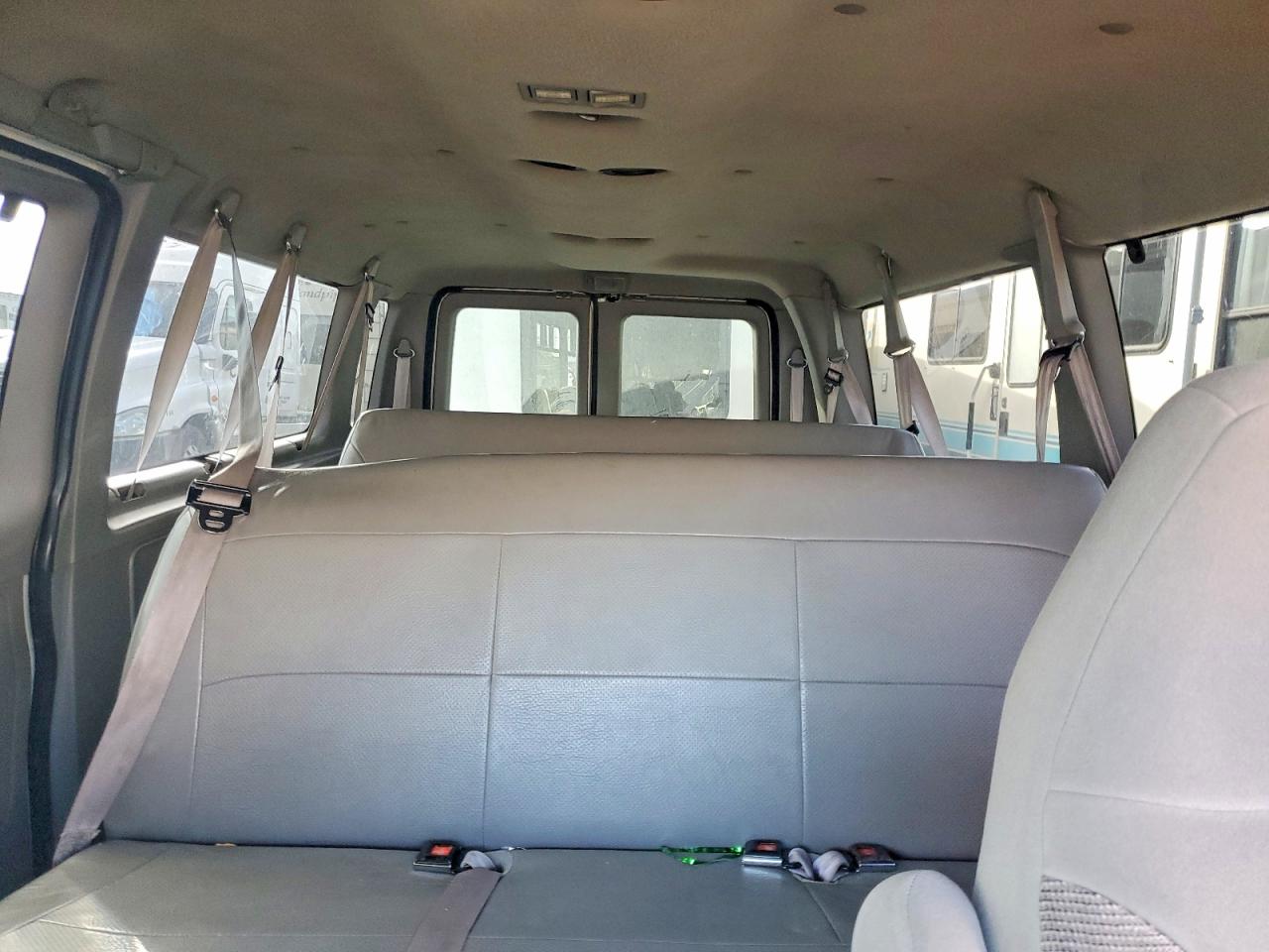 1999 FORD ECONOLINE E350 SUPER DUTY WAGON photo 19
