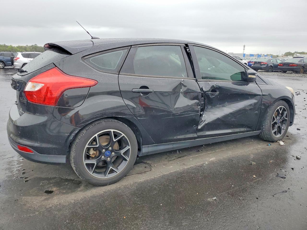 2014 FORD FOCUS SE photo 3