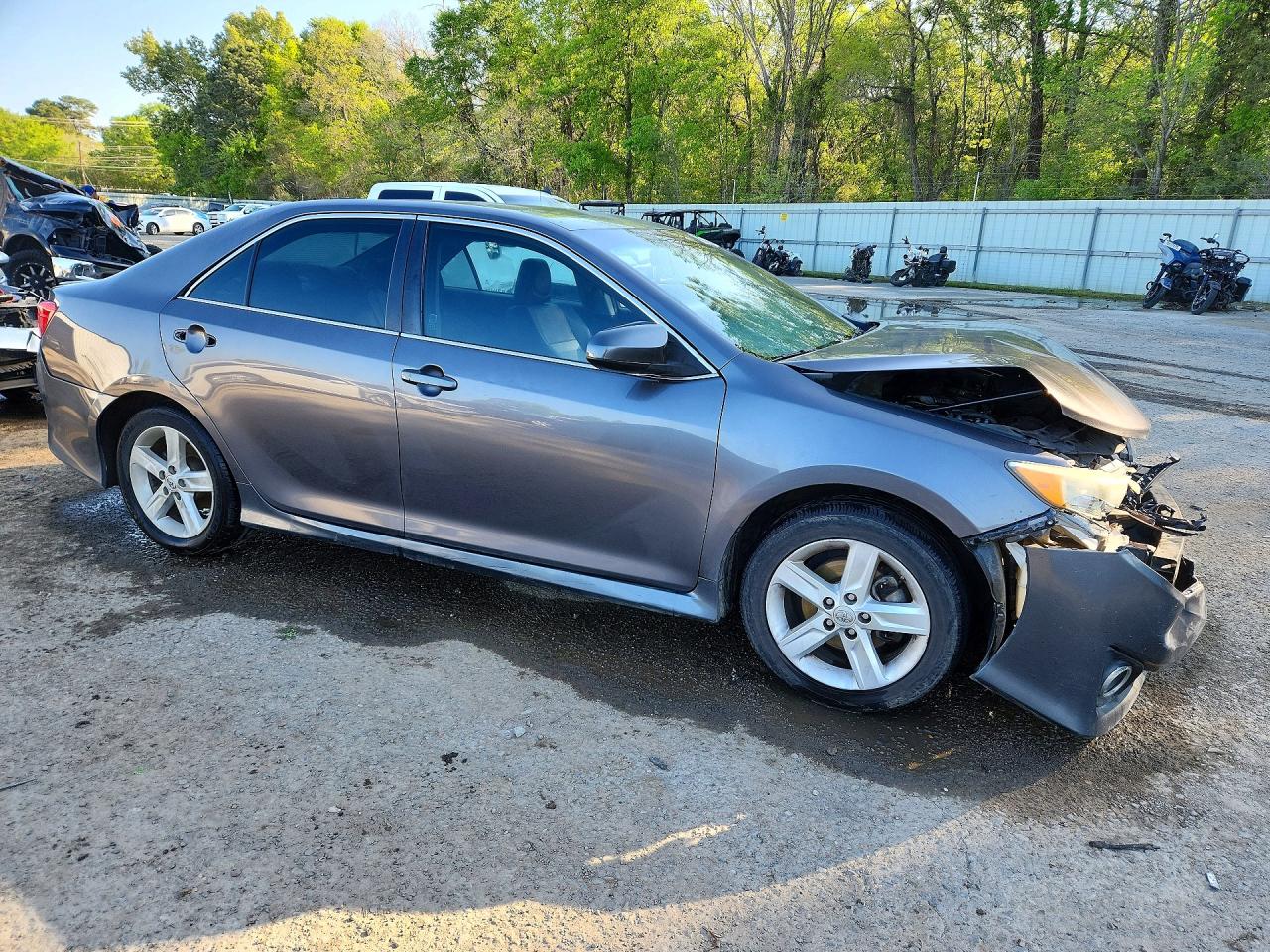 2013 TOYOTA CAMRY SE photo 4