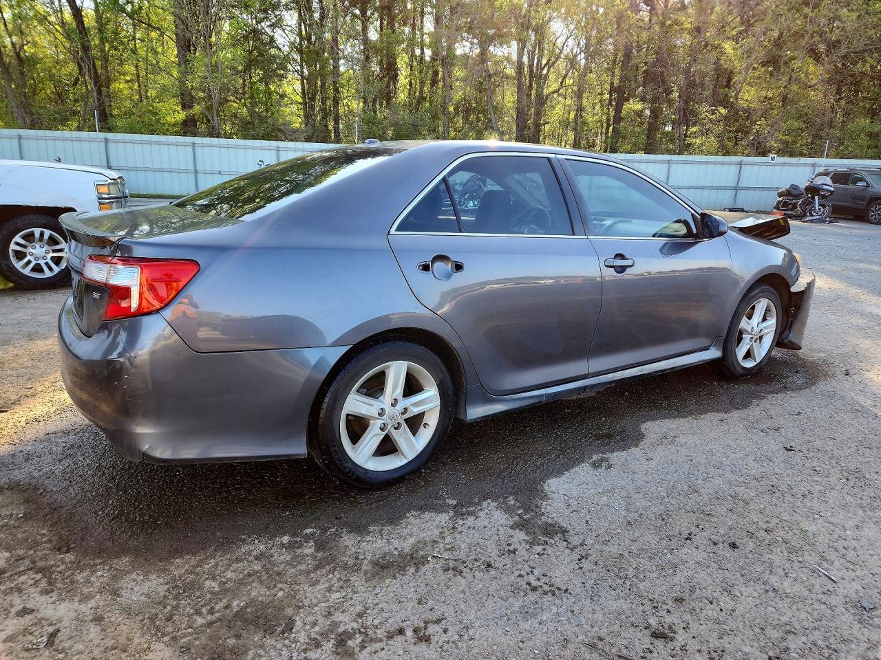 2013 TOYOTA CAMRY SE photo 3