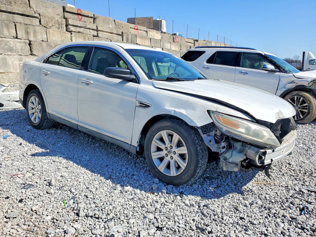 2010 FORD TAURUS SE photo 7