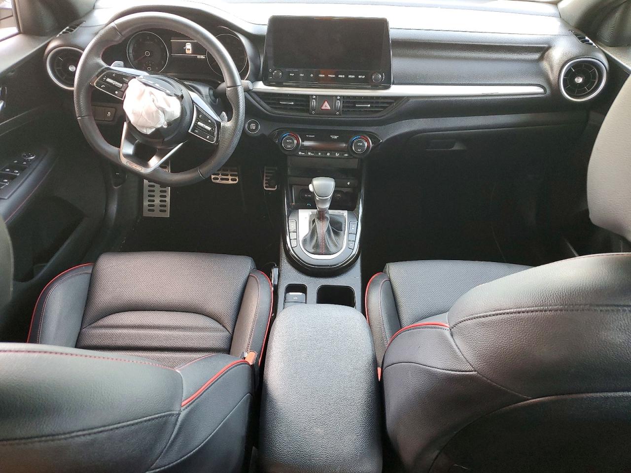 2024 KIA FORTE GT photo 8