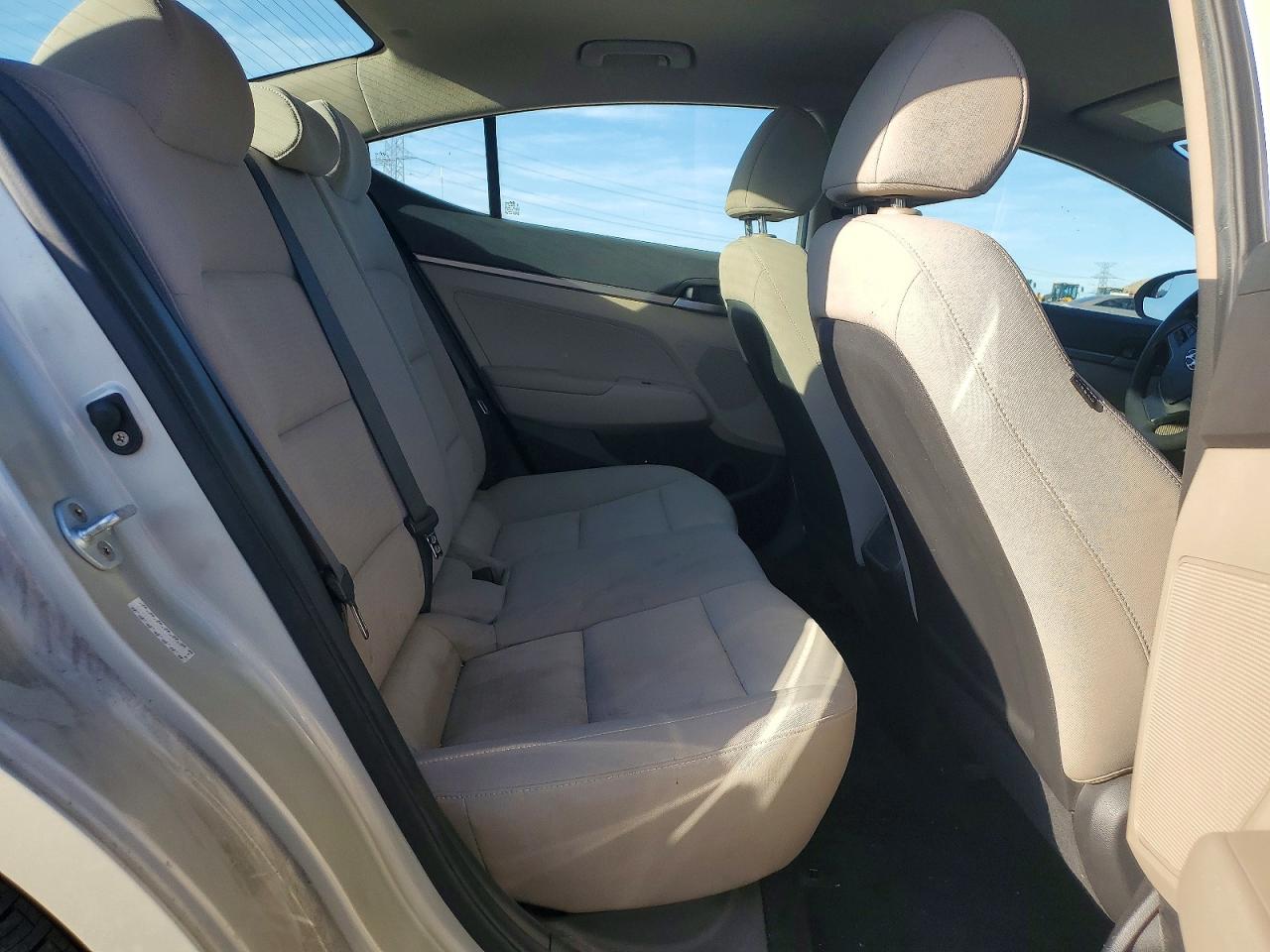 2017 HYUNDAI ELANTRA SE photo 19