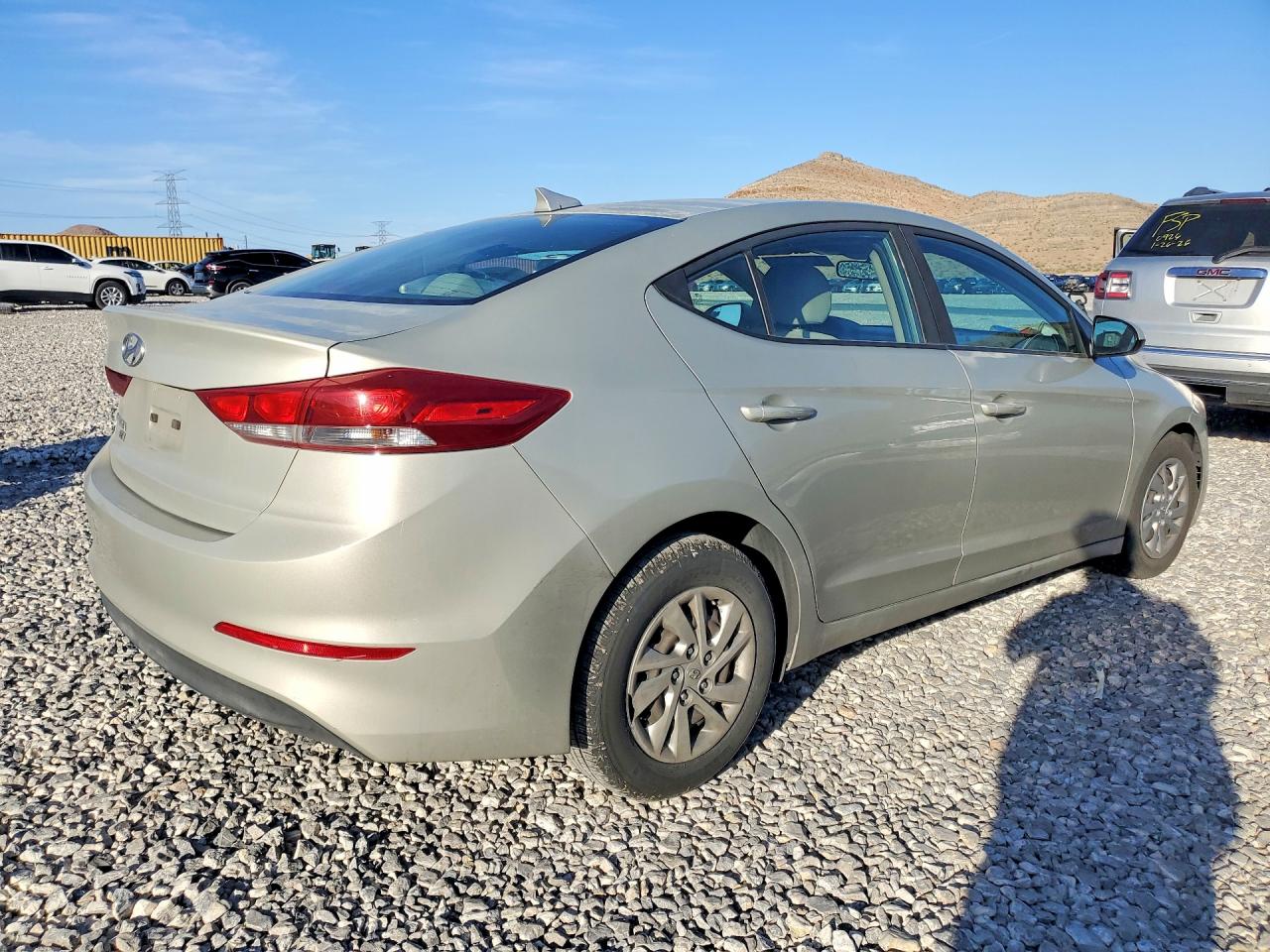 2017 HYUNDAI ELANTRA SE photo 5