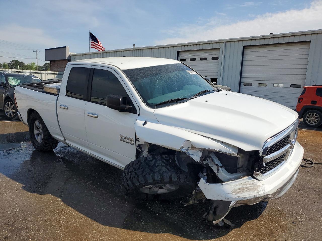 2016 RAM 1500 SLT photo 7