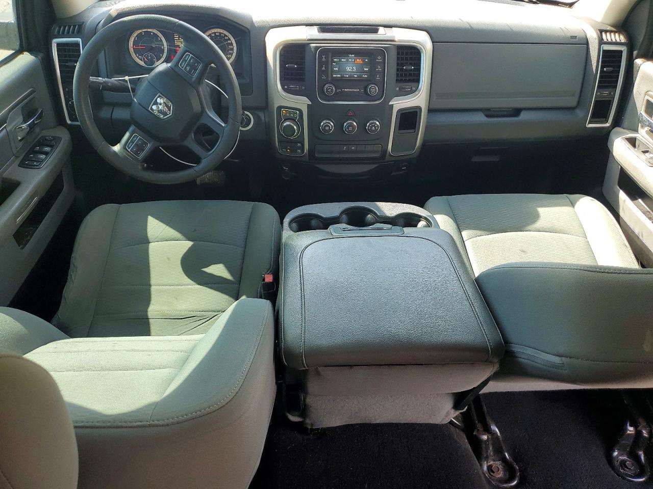 2016 RAM 1500 SLT photo 15