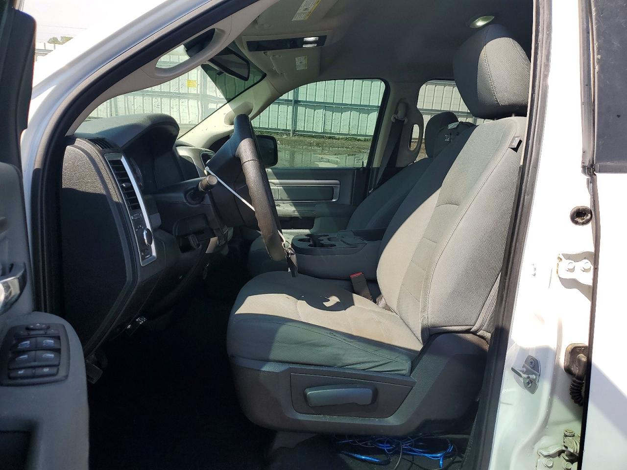 2016 RAM 1500 SLT photo 13
