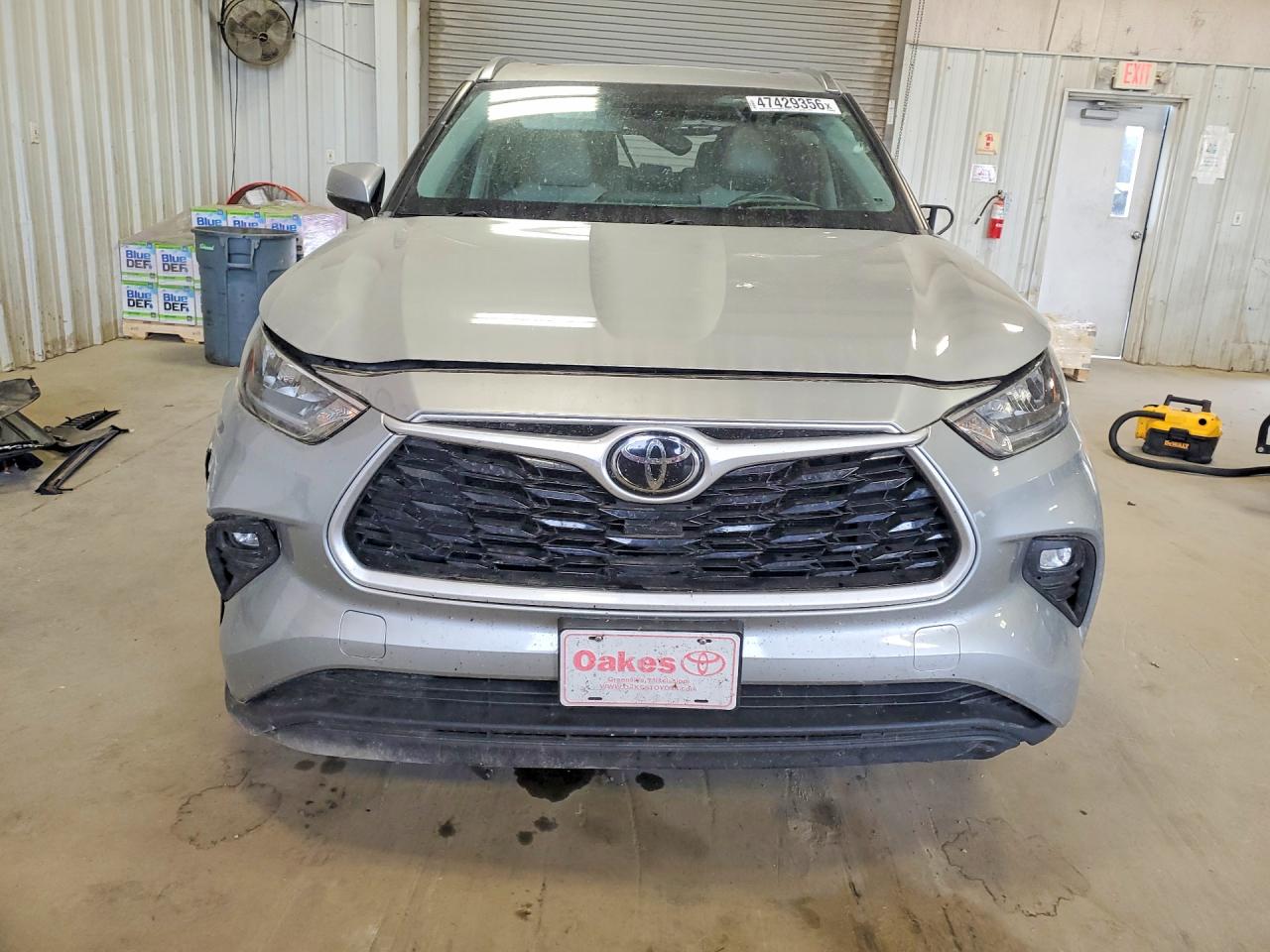 2020 TOYOTA HIGHLANDER XLE photo 9