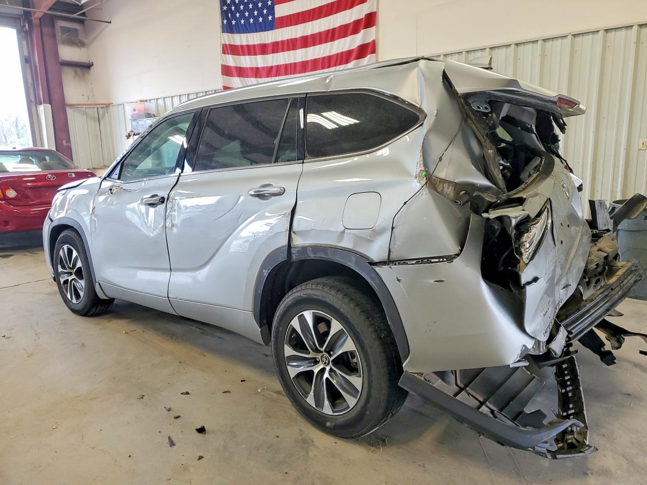 2020 TOYOTA HIGHLANDER XLE photo 3