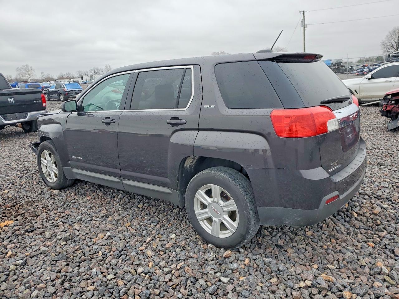 2015 GMC TERRAIN SLE photo 3