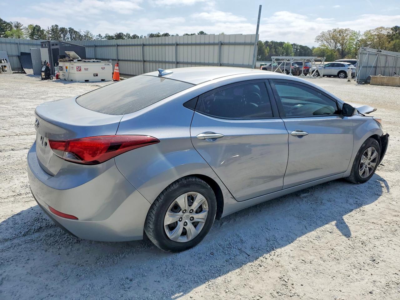 2016 HYUNDAI ELANTRA SE photo 3