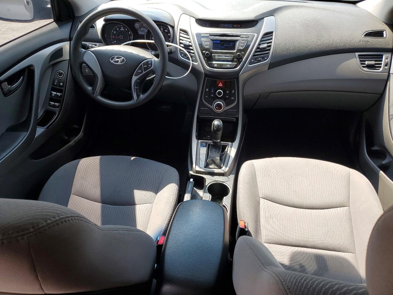 2016 HYUNDAI ELANTRA SE photo 8