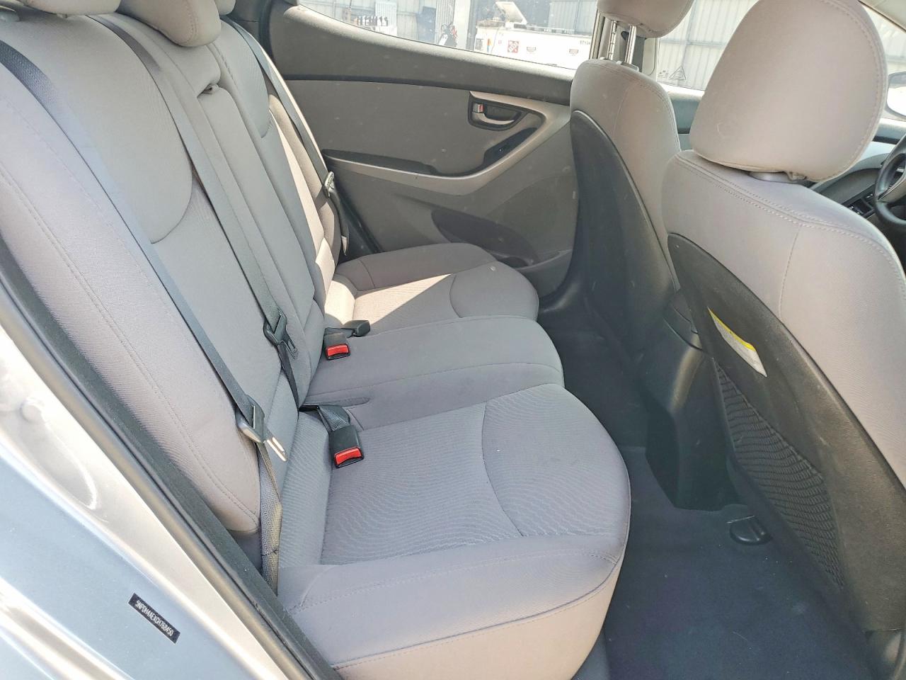 2016 HYUNDAI ELANTRA SE photo 10