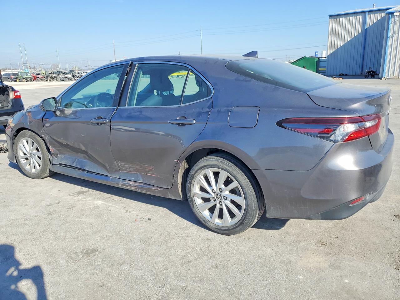 2021 TOYOTA CAMRY LE photo 3