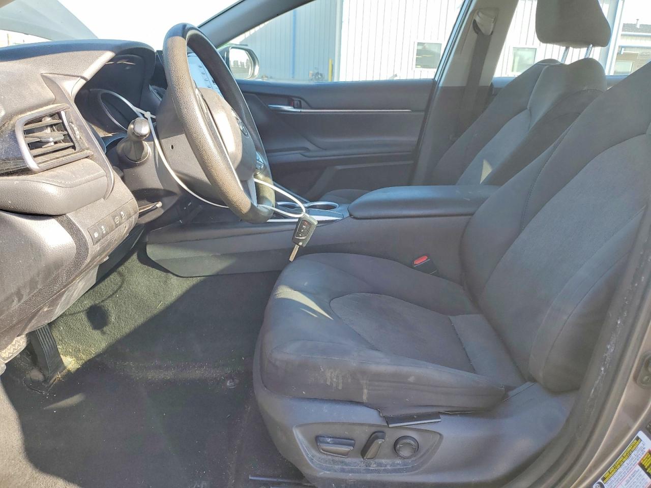 2021 TOYOTA CAMRY LE photo 13
