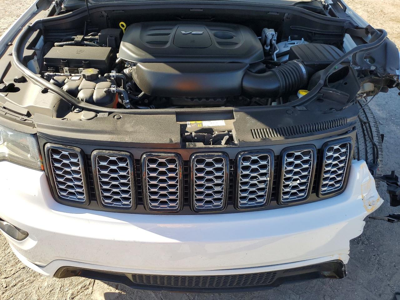 2019 JEEP GRAND CHEROKEE LAREDO photo 34