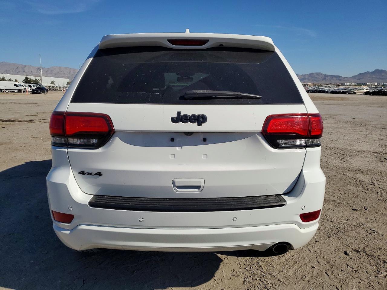 2019 JEEP GRAND CHEROKEE LAREDO photo 16