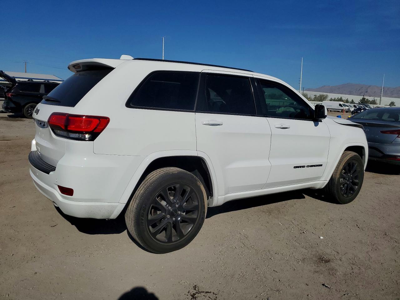 2019 JEEP GRAND CHEROKEE LAREDO photo 7