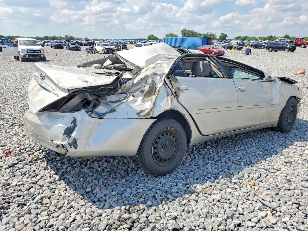 2003 TOYOTA CAMRY LE photo 7