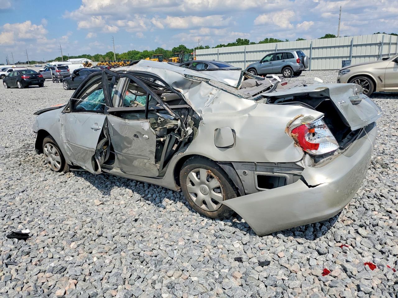 2003 TOYOTA CAMRY LE photo 4