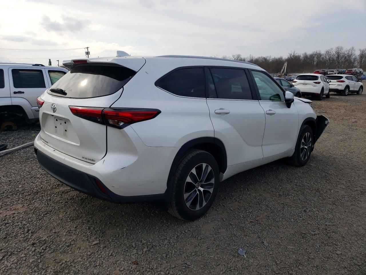 2023 TOYOTA HIGHLANDER XLE photo 5