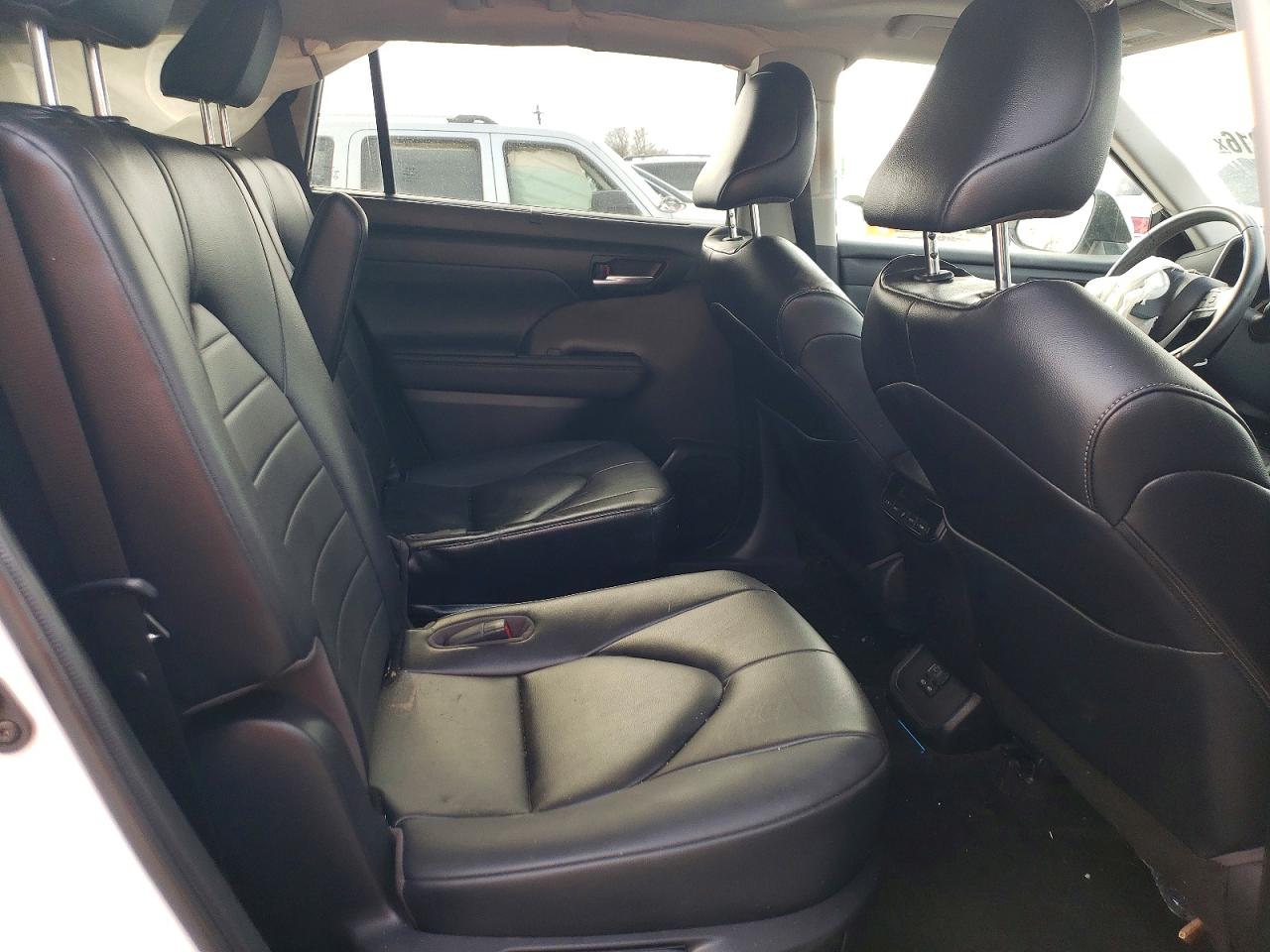 2023 TOYOTA HIGHLANDER XLE photo 21