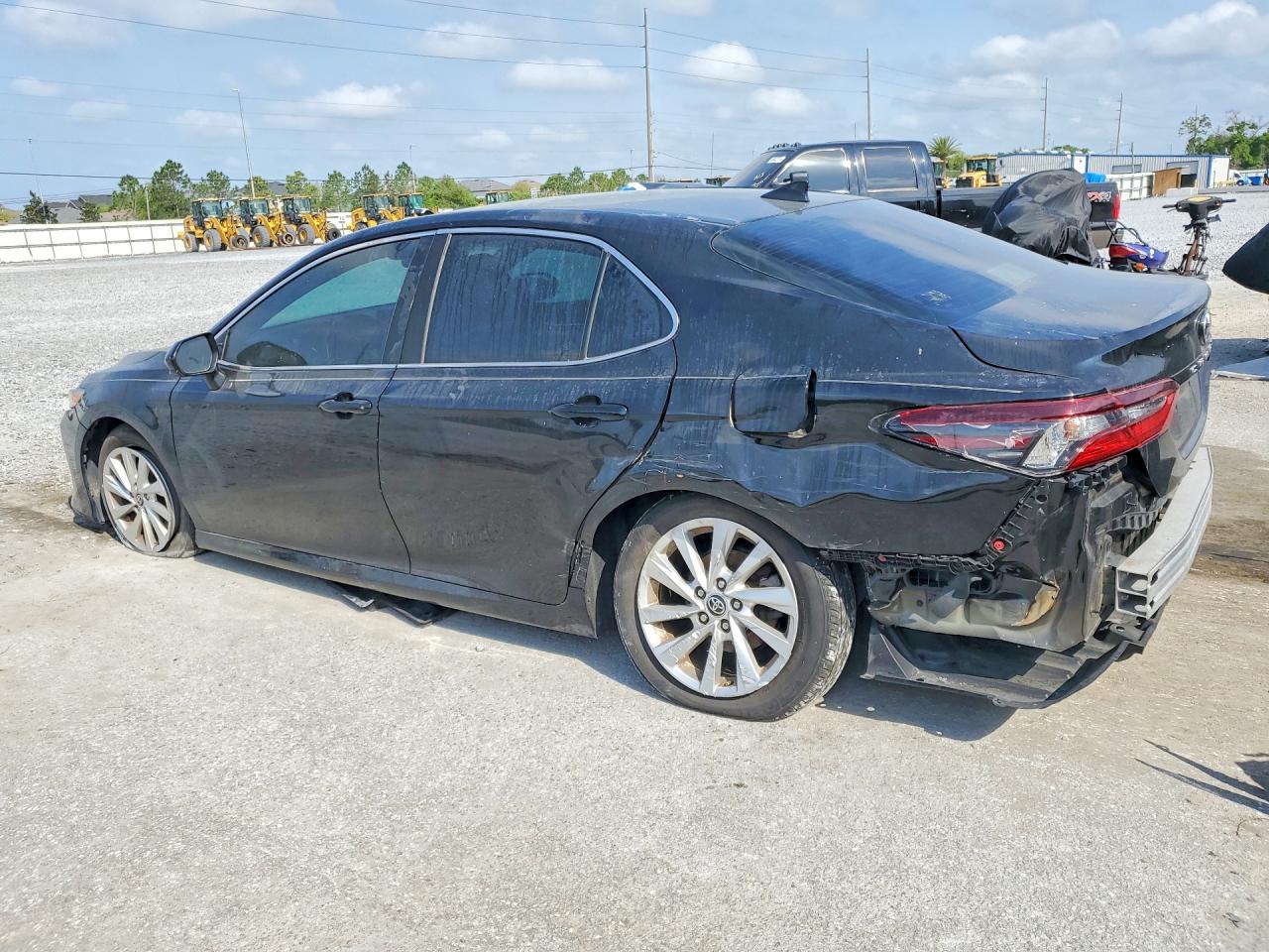 2021 TOYOTA CAMRY LE photo 4