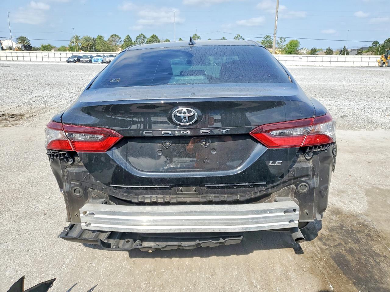 2021 TOYOTA CAMRY LE photo 16