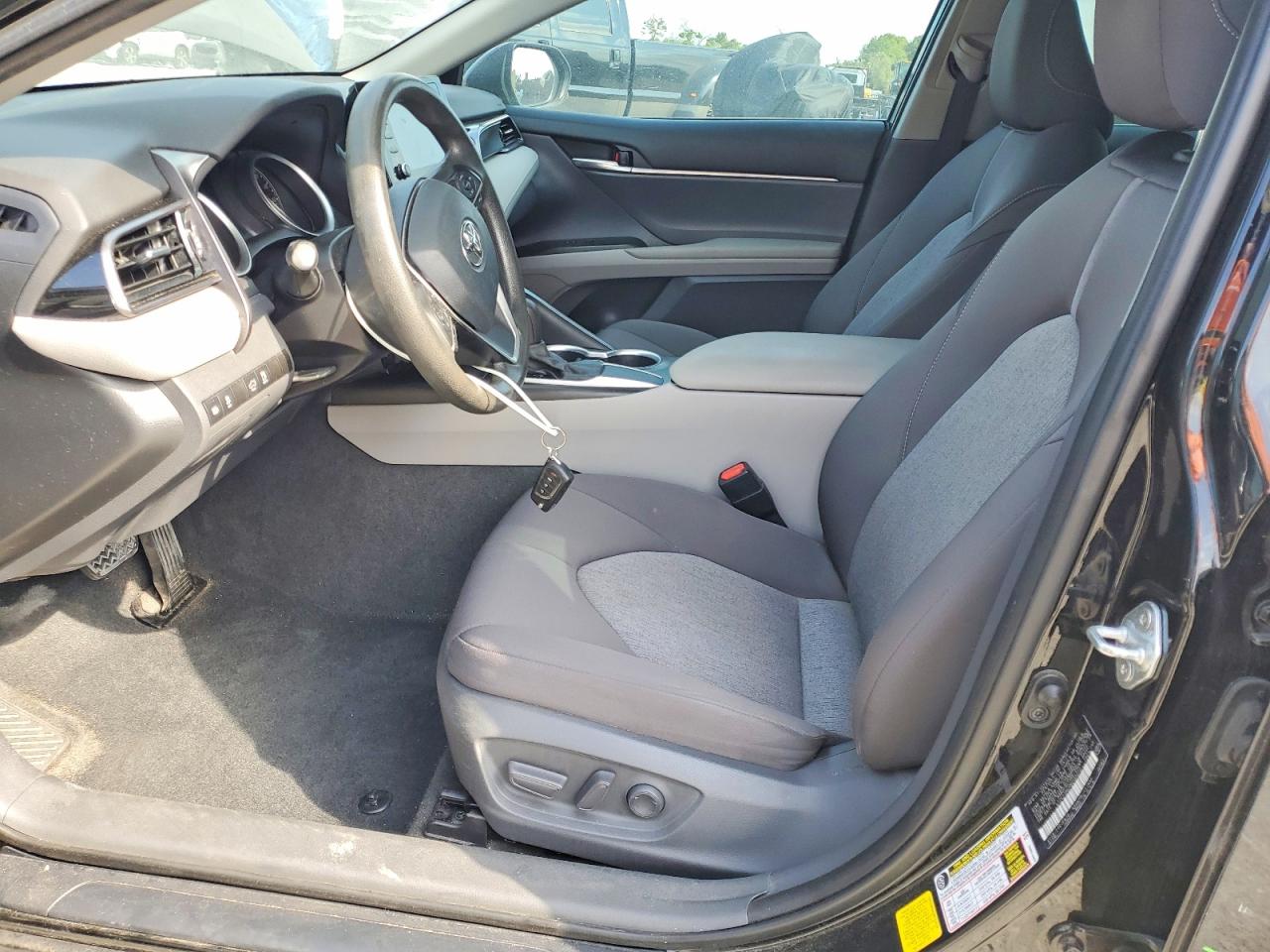 2021 TOYOTA CAMRY LE photo 19