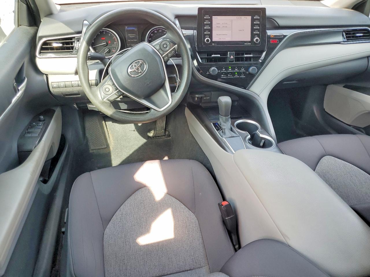 2021 TOYOTA CAMRY LE photo 22